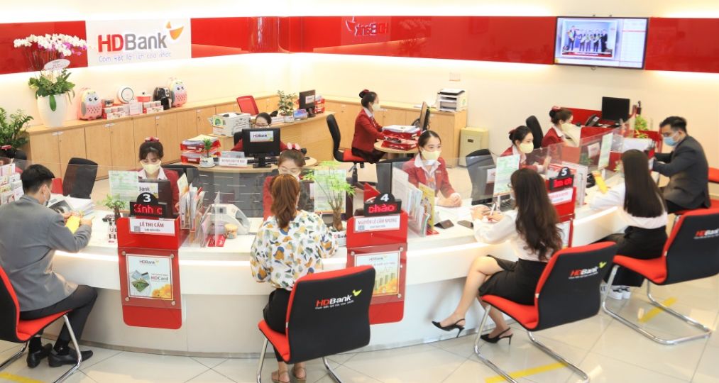 IFC invest in Vietnam HD Bank image