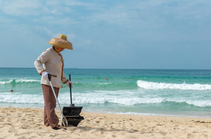 Banner image of beach clean-up